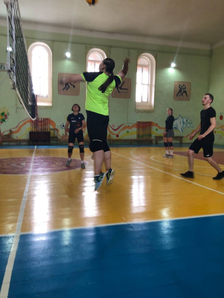 Тренування з волейболу в місті Сторожинець