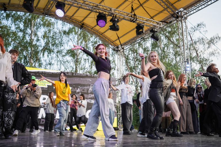 Активна Країна